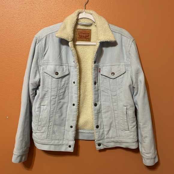 Pretty Levi Jacket
It’s an Xsmall but fits like s/m - Picture 6 of 9